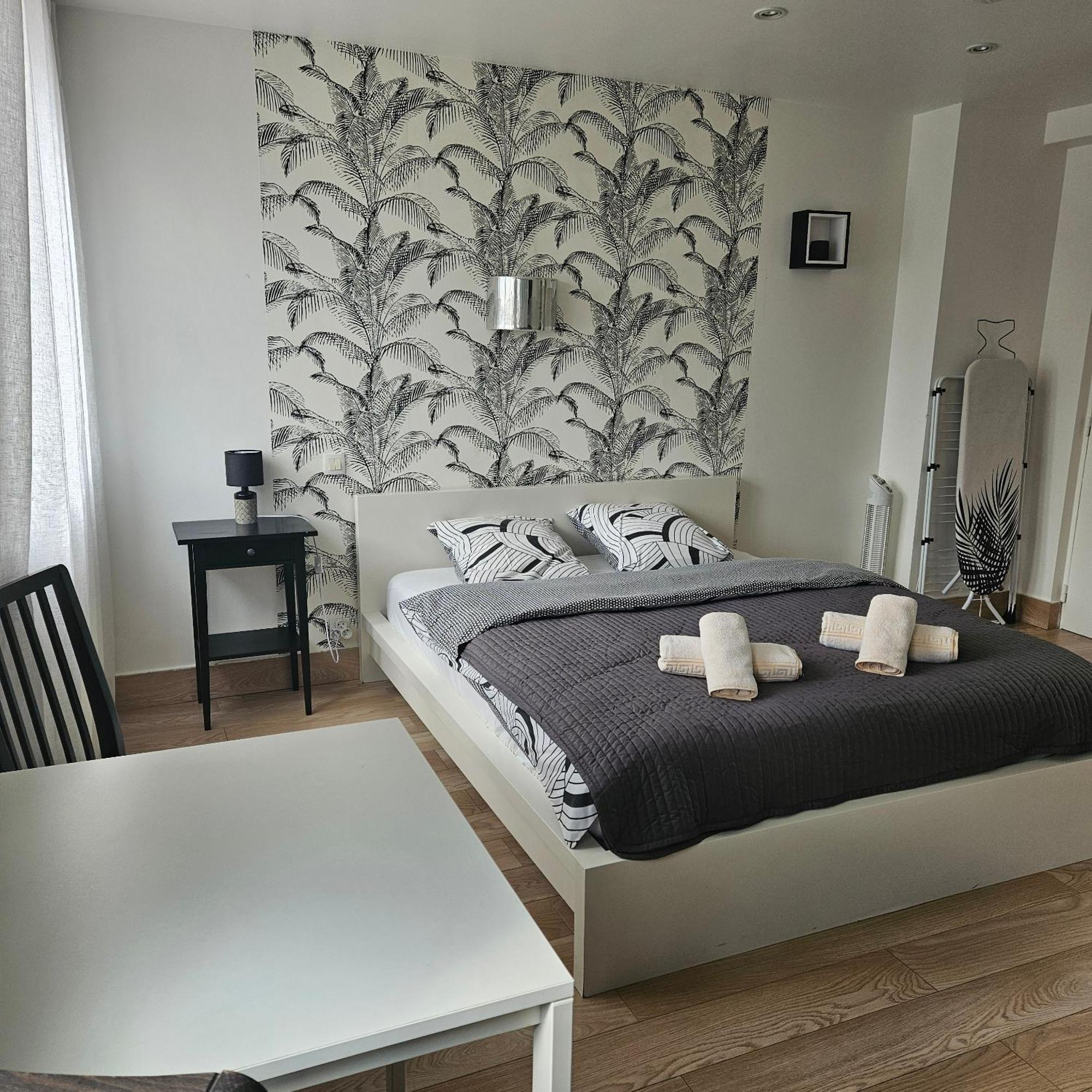 เฟอร์นิช อพาร์ตเมนต์ เรซีด็องซ์ เลอ เรอแล อาเมลี Aparthotel Clamart ภายนอก รูปภาพ
