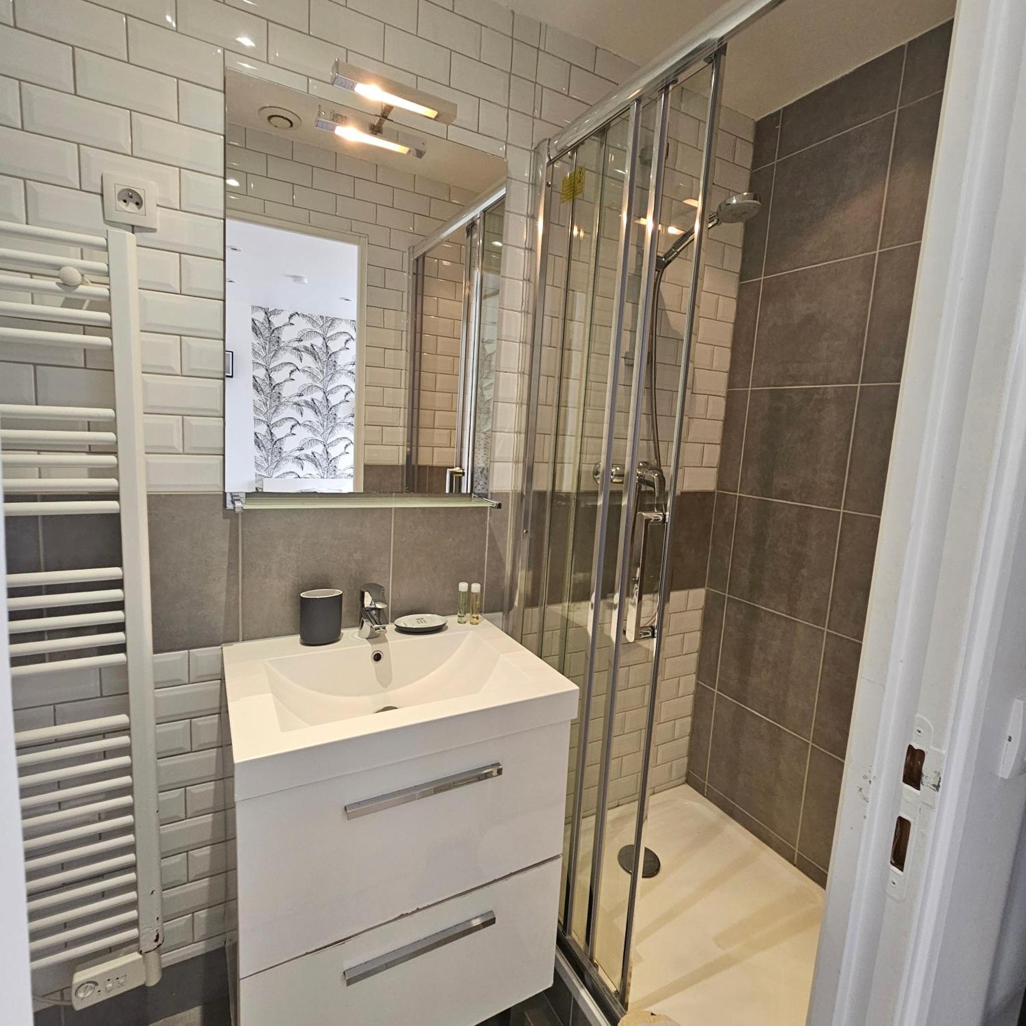 เฟอร์นิช อพาร์ตเมนต์ เรซีด็องซ์ เลอ เรอแล อาเมลี Aparthotel Clamart ภายนอก รูปภาพ