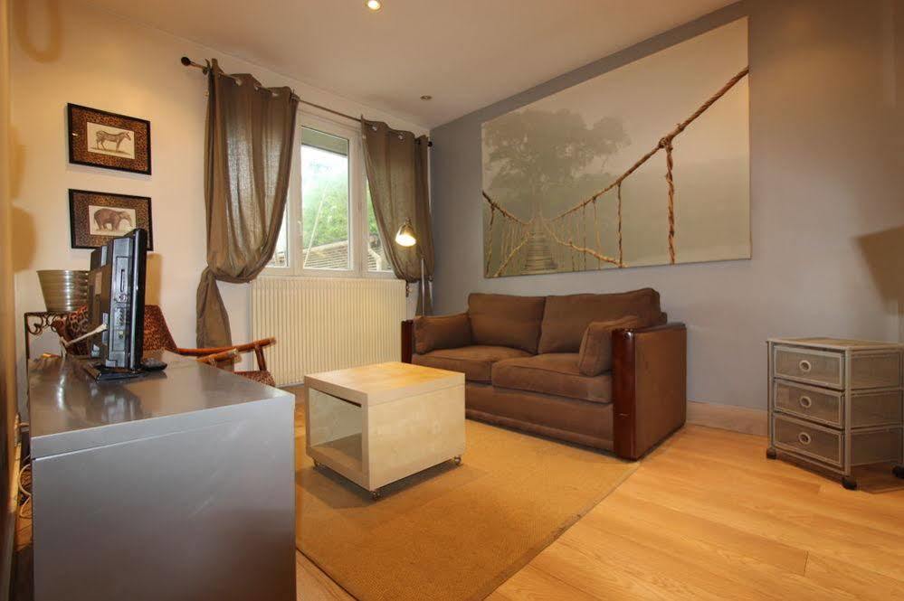 เฟอร์นิช อพาร์ตเมนต์ เรซีด็องซ์ เลอ เรอแล อาเมลี Aparthotel Clamart ภายนอก รูปภาพ