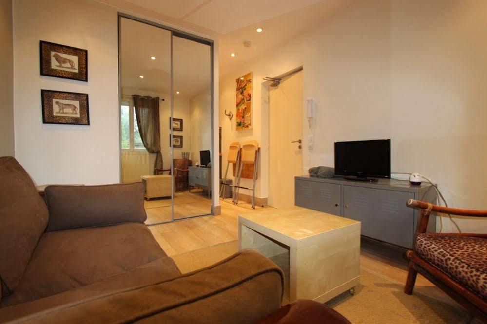 เฟอร์นิช อพาร์ตเมนต์ เรซีด็องซ์ เลอ เรอแล อาเมลี Aparthotel Clamart ภายนอก รูปภาพ