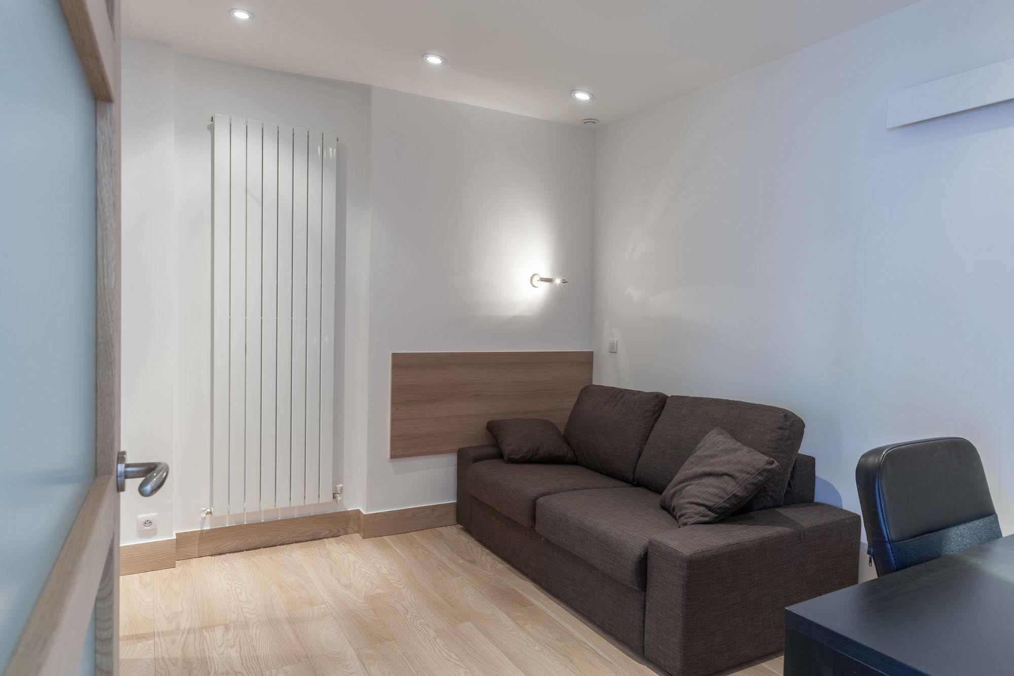 เฟอร์นิช อพาร์ตเมนต์ เรซีด็องซ์ เลอ เรอแล อาเมลี Aparthotel Clamart ภายนอก รูปภาพ